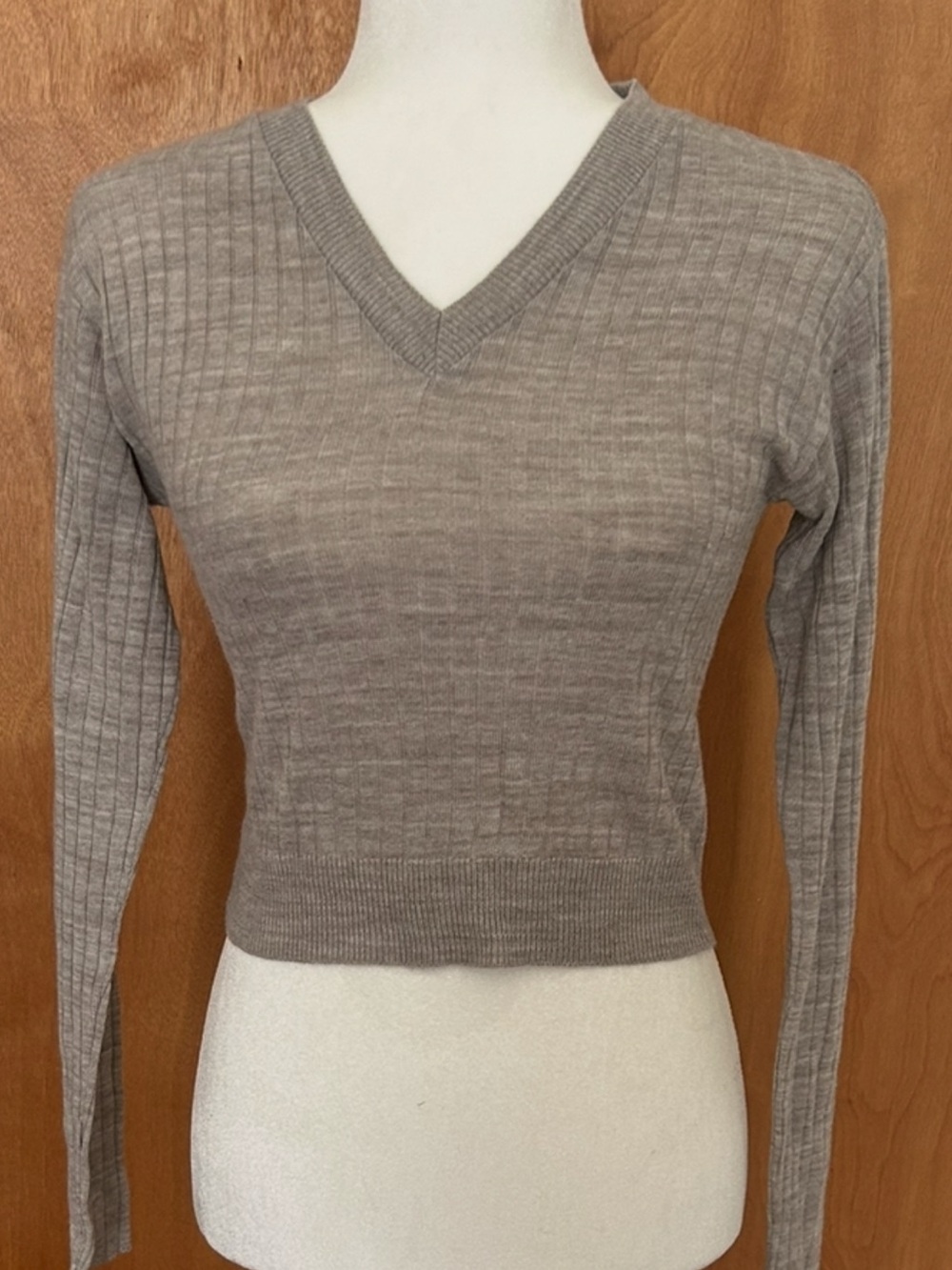 V-Neck Lightweight Ribbed Knit Cropped Sweater - Taupe Size Small